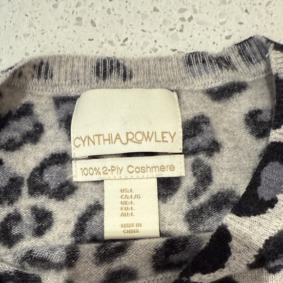 Cynthia Rowley Gray and Black Leopard Print Sweater cashmere size large - Picture 3 of 6